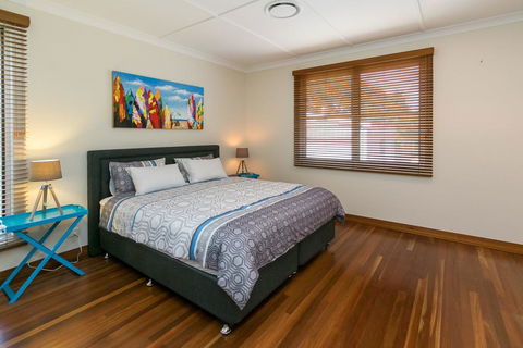 Charming Home By The Sea - QLD Tourism 2