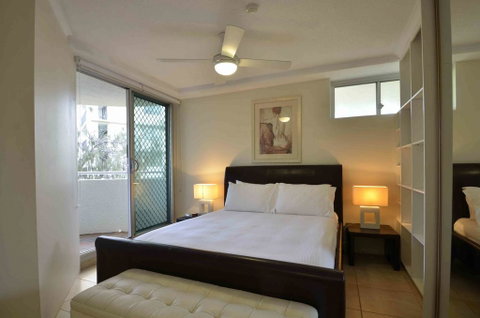 Chateau Royale Beach Resort - QLD Tourism 2