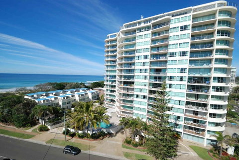 Chateau Royale Beach Resort - QLD Tourism 0
