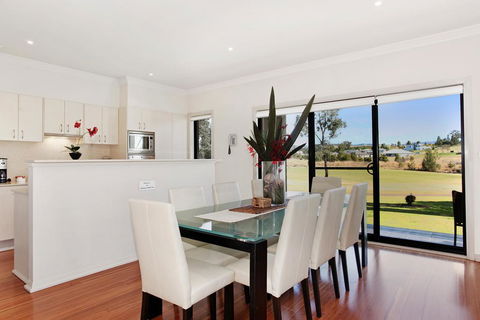 Chateau Shiraz - Queensland Tourism 1