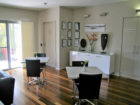Chaucer Palms Boutique B&B - QLD Tourism 3