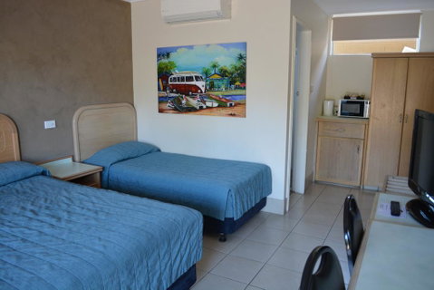 Chelsea Motor Inn - QLD Tourism 1