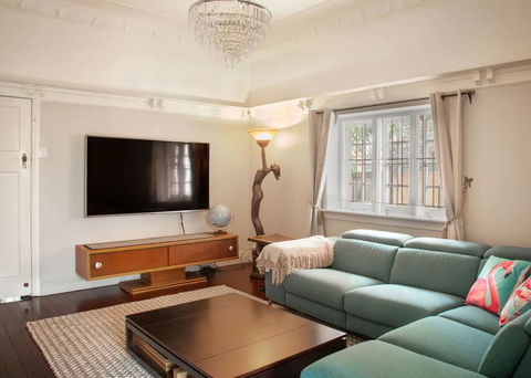 Chic 2 Bedroom Ground Floor Apartment In Trendy New Farm - QLD Tourism 0
