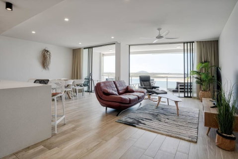 Chic Getaway At The Cosmopolitan Cotton Tree - QLD Tourism 0