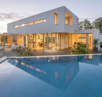 Cinque - Luxury Family Home with Pool Close to Beach and Town - Queensland Tourism