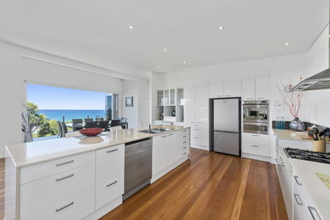 Cinque Terre Beach House - Queensland Tourism 3