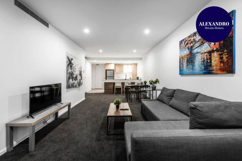 CITY APARTMENT And FREE CITY TOUR BUS NEARBY - Queensland Tourism 0
