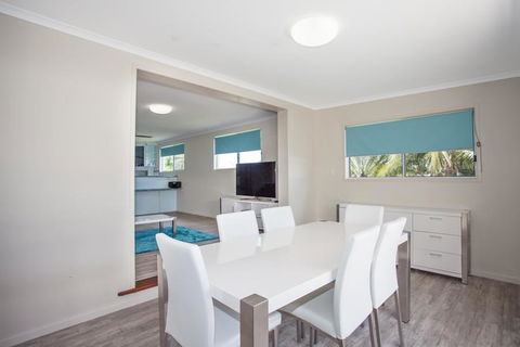 City Beach Holiday House - Queensland Tourism 1