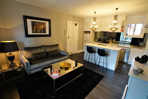 City Life Apartment-full Kitchen & Separate Bedroom - Queensland Tourism 1