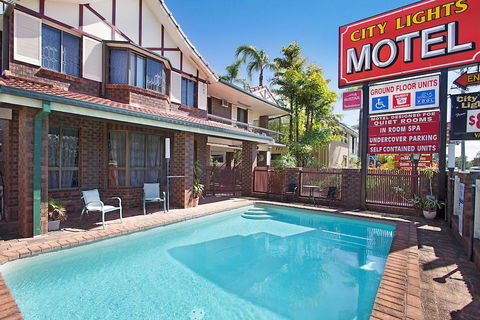 City Lights Motel - QLD Tourism 1
