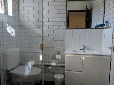 City Lights Motel - QLD Tourism 3