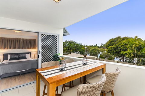 City Stadium Apartment On The Riverfront - QLD Tourism 1