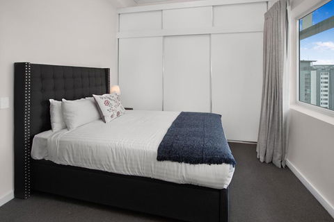 City-Centre Apartment With River Views And Balcony - QLD Tourism 1
