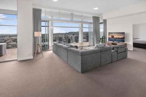 City-Centre Apartment With River Views And Balcony - QLD Tourism 2