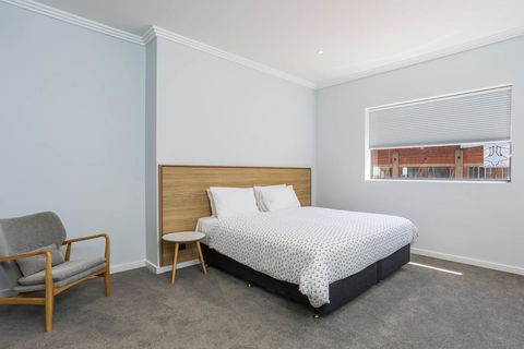 Civic Apartments - Queensland Tourism 1