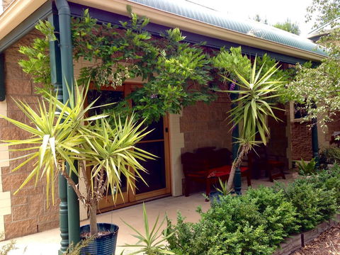Clarevale Cottage B&B - QLD Tourism 0