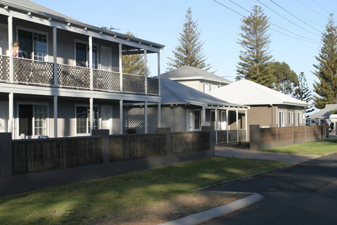 Clearwater Motel Apartments - QLD Tourism 0