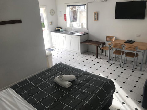 Clearwater Motel Apartments - QLD Tourism 2