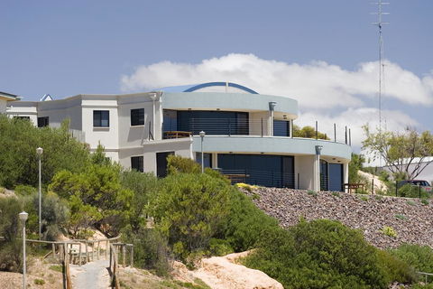 Cliff House Beachfront Villas - QLD Tourism 2