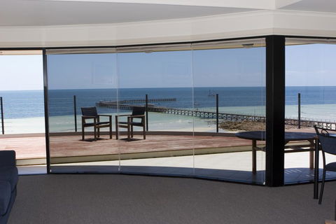 Cliff House Beachfront Villas - QLD Tourism 1