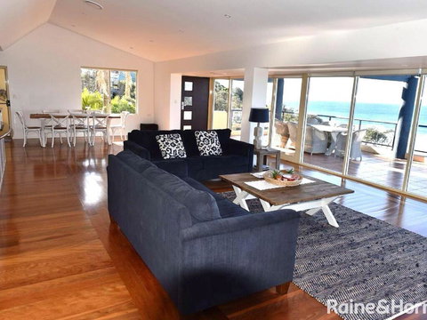 Cliff View - 62 Forresters Beach Road - QLD Tourism 1