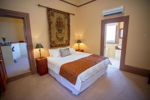 Clocktower Suites - QLD Tourism 1