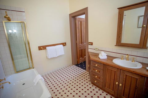 Clocktower Suites - QLD Tourism 2