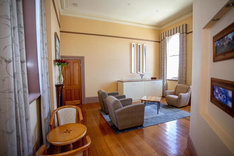 Clocktower Suites - QLD Tourism 0