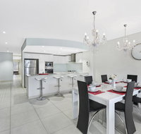Coast Luxury Apartment 21 - QLD Tourism