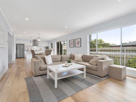 Coastal Luxury Retreat - QLD Tourism 1