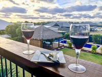 Coastal Paradise Holiday Home Swimming Pool  WiFi