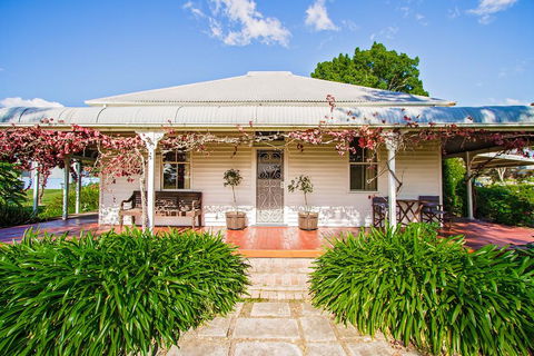 Cockfighters Ghost Vineyard Accommodation - QLD Tourism 0