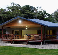 Coconut Beach House - Queensland Tourism