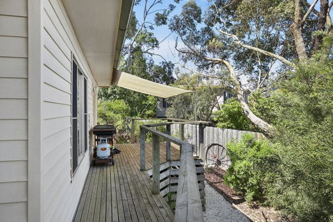 Coffey Court Cottage 2 - Queensland Tourism 3