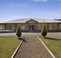 Collins Retreat - 4 Bedroom home with Pool - Queensland Tourism