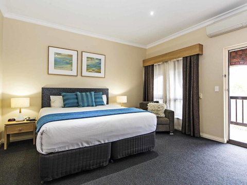 Comfort Inn & Suites Sombrero - QLD Tourism 0