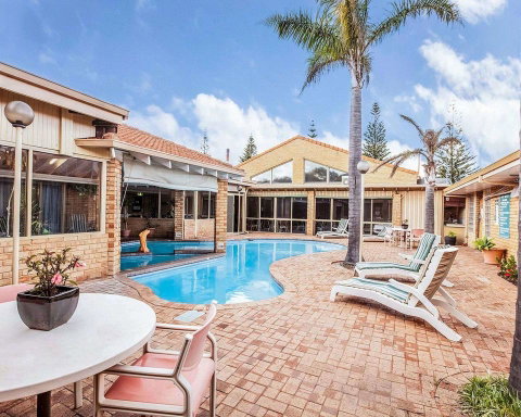 Comfort Inn Bay Of Isles - QLD Tourism 2