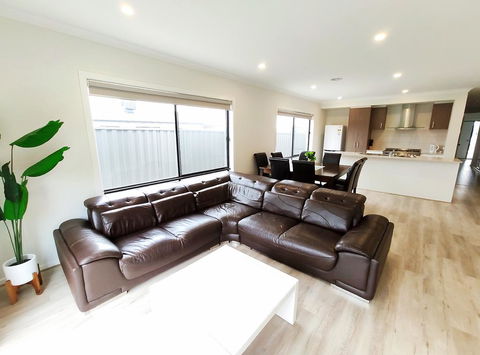 Comfortable 4BR 2Bath House Tarneit Melbourne - Queensland Tourism 0