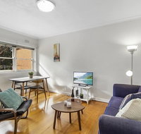 Comfy one-bedroom unit between city and airport - QLD Tourism