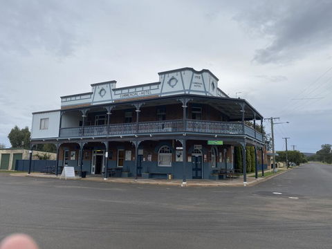 Commercial Hotel Curlewis - Queensland Tourism 0