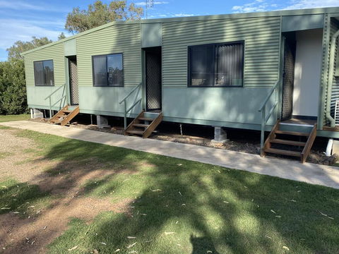 Commercial Hotel Curlewis - Queensland Tourism 1
