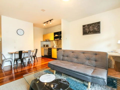 Contemporary 1 Bedroom Teneriffe Apartment With Pool And Gym - Queensland Tourism 2