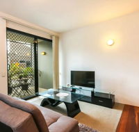 Contemporary 1 Bedroom Teneriffe Apartment with Pool and Gym - Queensland Tourism
