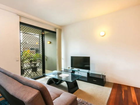 Contemporary 1 Bedroom Teneriffe Apartment With Pool And Gym - Queensland Tourism 0