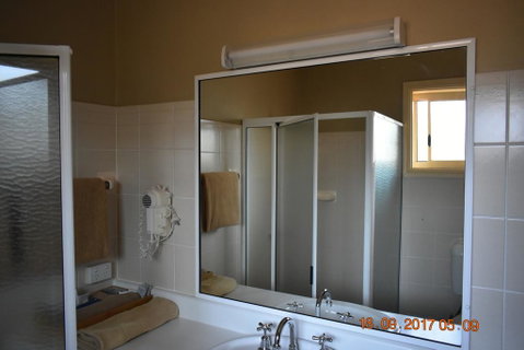 Cooee Motel - QLD Tourism 1