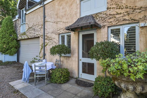 COOKS HOUSE - QLD Tourism 3