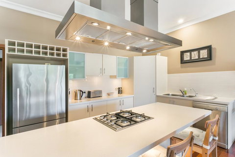 Coolabah - QLD Tourism 1