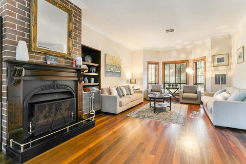 Coolabah - QLD Tourism 0