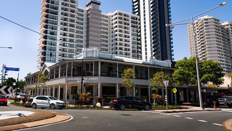 Coolangatta Sands Hotel - Queensland Tourism 3