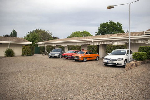 Cooma Motor Inn - QLD Tourism 1